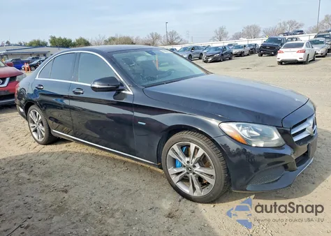 2017 Mercedes-Benz C 350E из США, поврежденный, VIN 55SWF4HB1HU230907